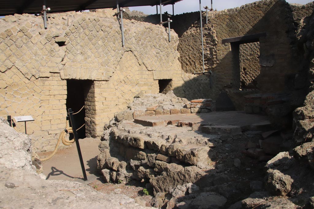 Ins. Or. II, 1a, Herculaneum. October 2023. Looking north-west across oven in room A. Photo courtesy of Klaus Heese.

