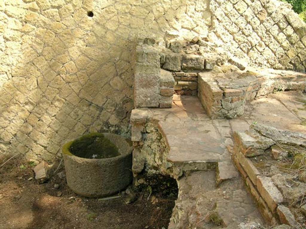 Ins. Or. II, 1ª, Herculaneum. June 2005. Oven podium. Photo courtesy of Nicolas Monteix.