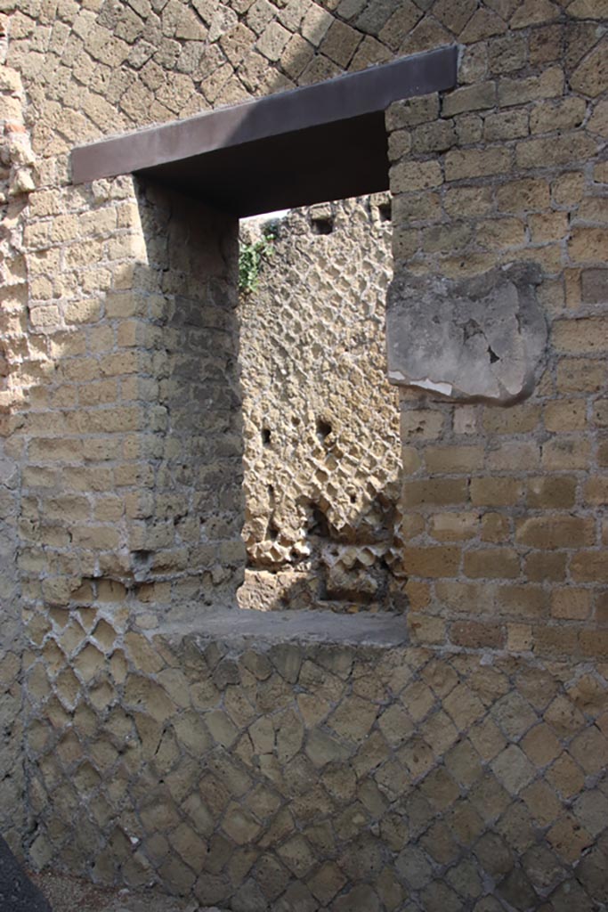 Ins. Or. II, 1a, Herculaneum. October 2023. 
Room A, window in north wall into room B. Photo courtesy of Klaus Heese.
