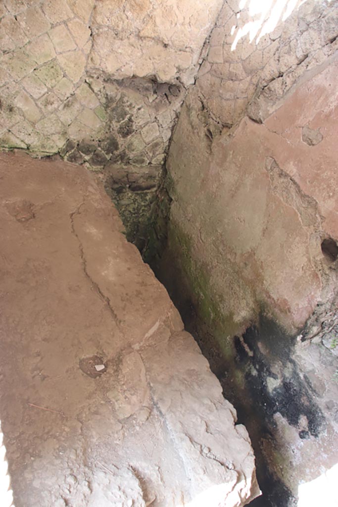 Ins. Or. II, 1a, Herculaneum. October 2023. 
Latrine c, looking south from doorway. Photo courtesy of Klaus Heese.
