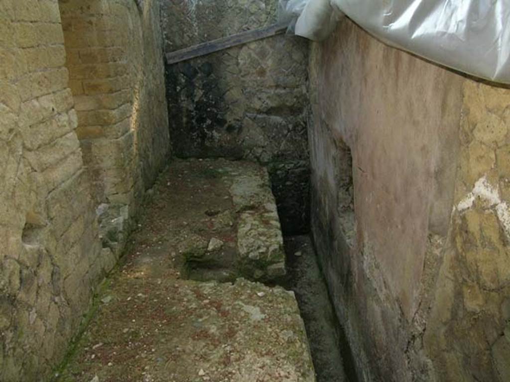 Ins. Or. II, 1ª, Herculaneum. May 2006. Latrine (c) with entrance door on left. Photo courtesy of Nicolas Monteix.