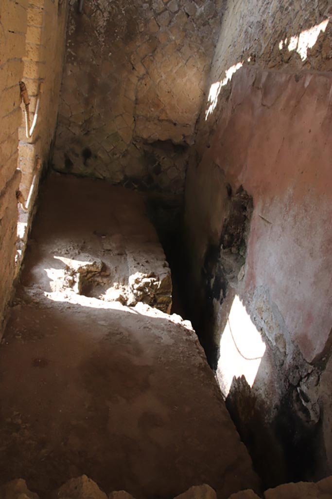 Ins. Or. II, 1a, Herculaneum. October 2023. 
Latrine c’, looking south across wall into latrine c. Photo courtesy of Klaus Heese.
