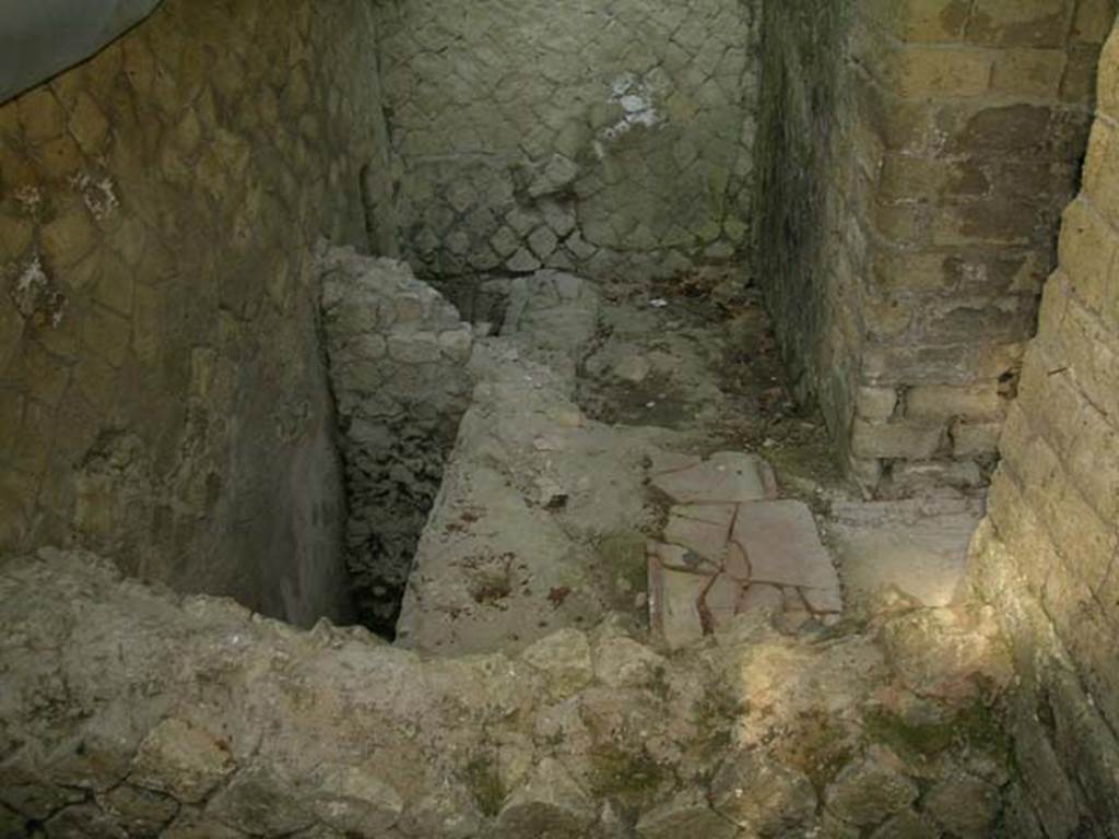 Ins. Or. II, 1ª, Herculaneum. May 2006. Latrine (c’) with entrance door on right. Photo courtesy of Nicolas Monteix.