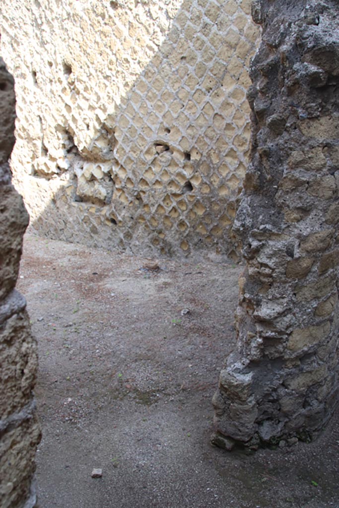 Ins. Or. II, 1a, Herculaneum. October 2023.
Looking through doorway in west wall of room b, into Room B. Photo courtesy of Klaus Heese.
