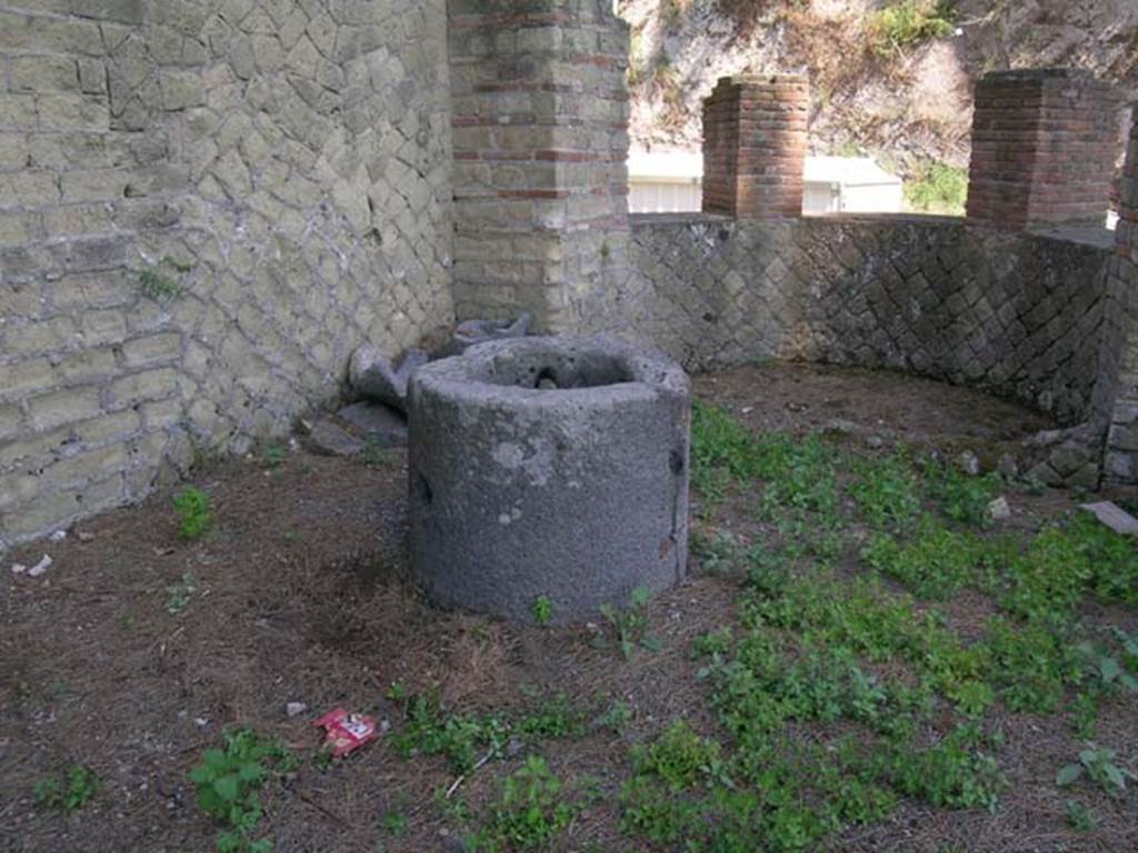 Ins. Or. II, 1ª, Herculaneum. June 2005. Room E, kneading bin, looking east to absidal window. 
Photo courtesy of Nicolas Monteix.
