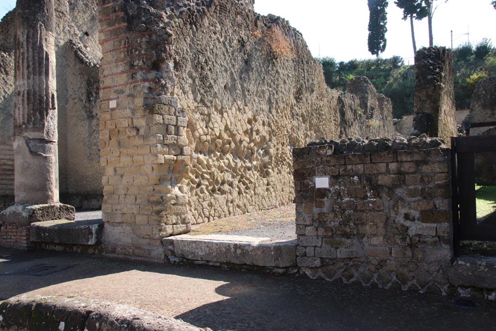 Ins.Or.II.3 Herculaneum, in centre, October 2022. Entrance doorway. Photo courtesy of Klaus Heese.