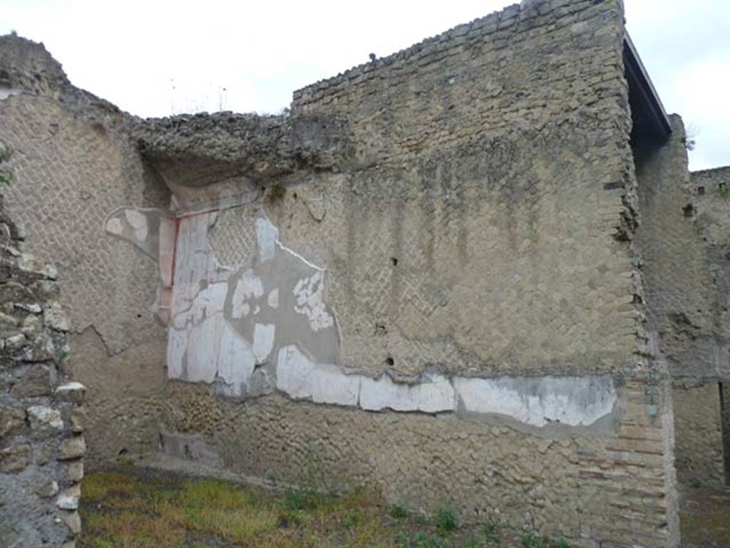 Ins. Orientalis II 4, Herculaneum, September 2015.  Looking towards north wall of large room on north side of large entrance hall.
