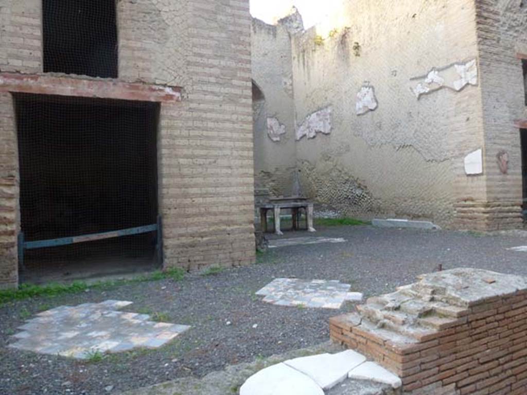 Ins. Orientalis II.4, Herculaneum, October 2012. Looking west from Palaestra towards large apsed room, on right.
According to Maiuri, the room on the south side, left, of the large apsed room was the room in which the paintings below were found.
Photo courtesy of Michael Binns.

