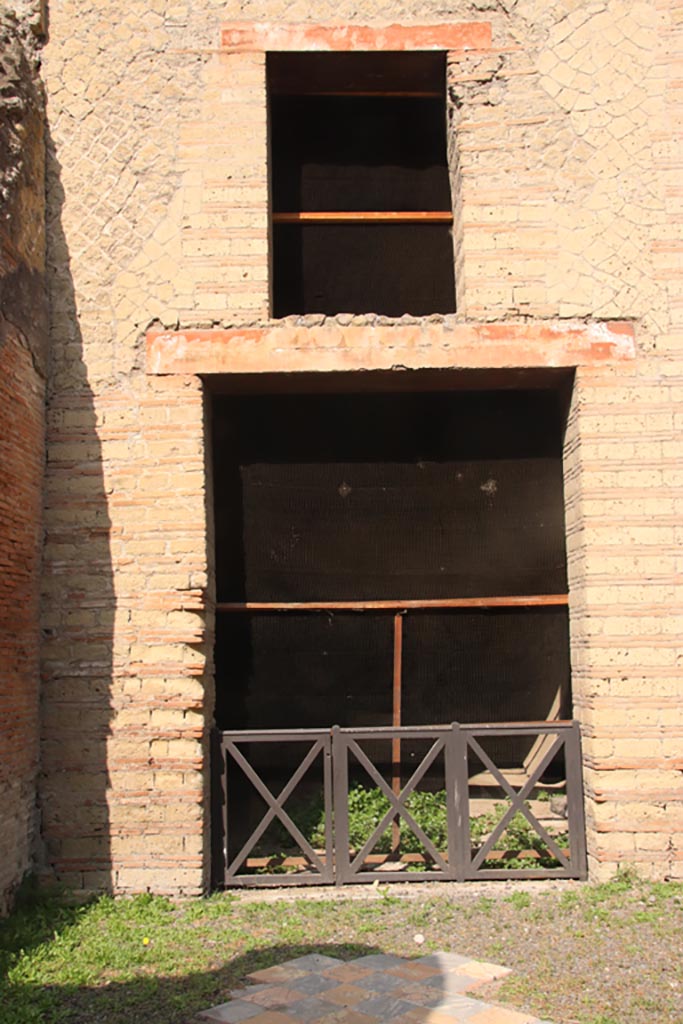 Ins. Orientalis II.4, Herculaneum, October 2023.
Looking west to doorway to room on south side of the large apsed room (Aula Absidiata). 
Photo courtesy of Klaus Heese.
