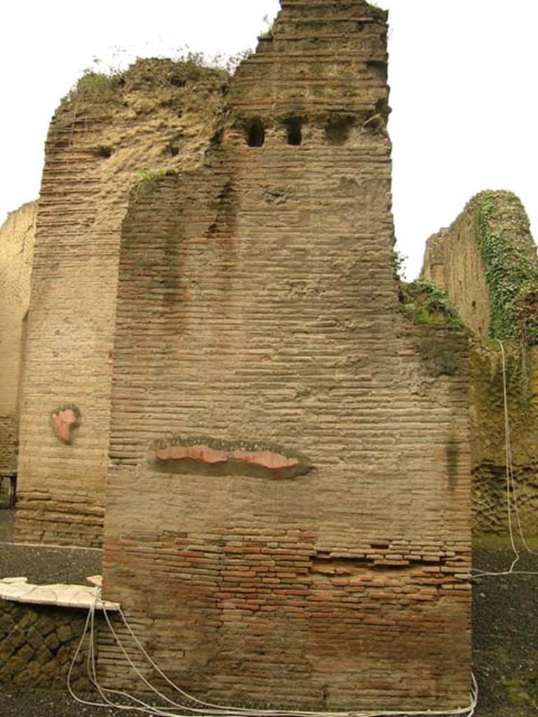 Ins Or II, 4, Herculaneum. December 2004. 
Large masonry pilaster on north side of large apsed room, looking west across portico. 
Photo courtesy of Nicolas Monteix.

