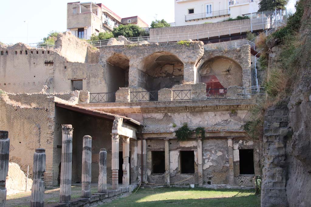 Ins. Orientalis II.4, Herculaneum, September 2021.
Looking towards the north end of portico, on the lower floor was a windowed gallery, a cryptoporticus. On the upper floor was a loggia.  
Photo courtesy of Klaus Heese.
