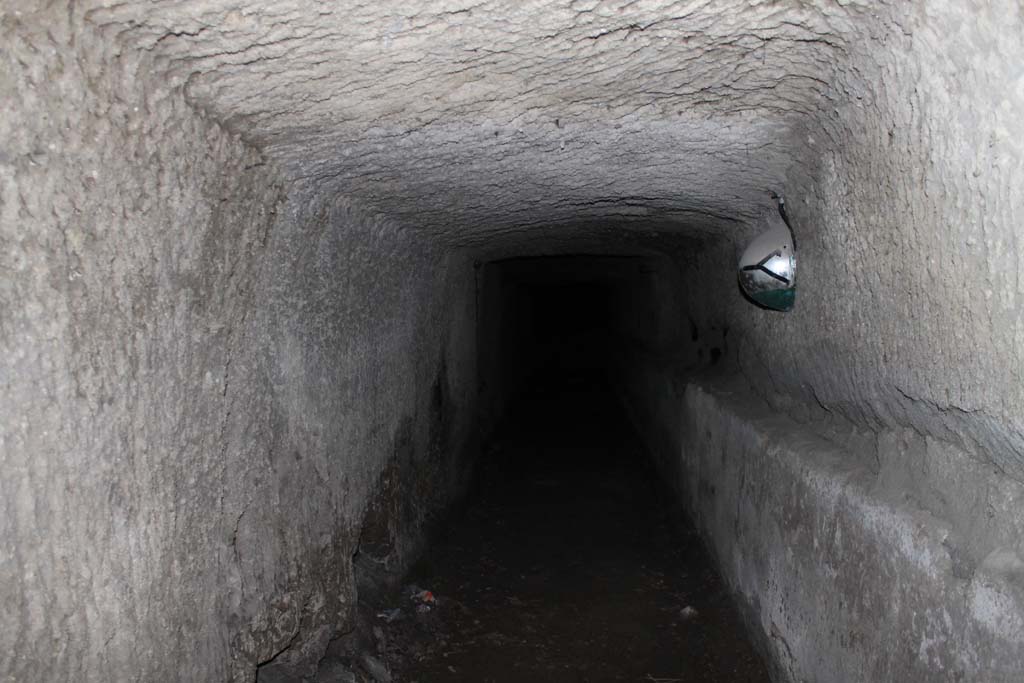 Ins. Orientalis II.4, Herculaneum, March 2014. Tunnels hewn out of the hardened alluvial debris.
Foto Annette Haug, ERC Grant 681269 DÉCOR
