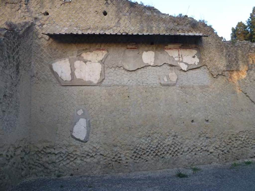 Ins. Orientalis II 4, Herculaneum, October 2012. North wall of large entrance hall.
Photo courtesy of Michael Binns.
