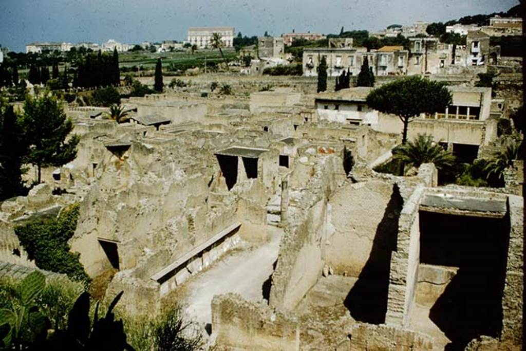 Ins. Orientalis II.4, in centre, Herculaneum, 1957. Looking west from rear.
Source: The Wilhelmina and Stanley A. Jashemski archive in the University of Maryland Library, Special Collections (See collection page) and made available under the Creative Commons Attribution-Non Commercial License v.4. See Licence and use details. J57f0427
