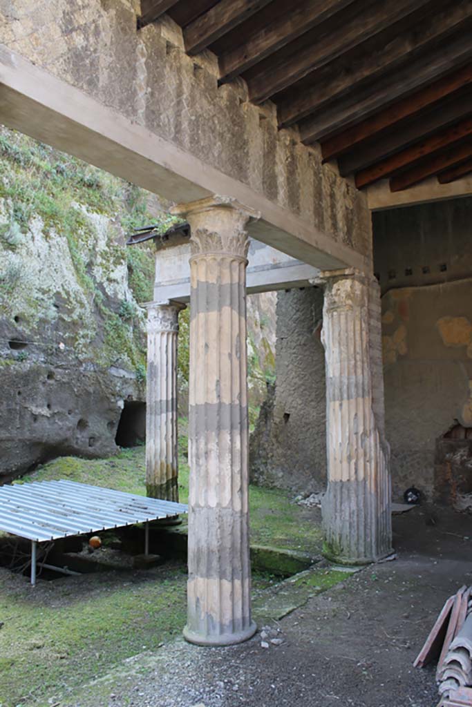 Ins. Orientalis II.4, Herculaneum, March 2014. 
Looking south-east across south end of west portico, towards the unexcavated.
Foto Annette Haug, ERC Grant 681269 DÉCOR
