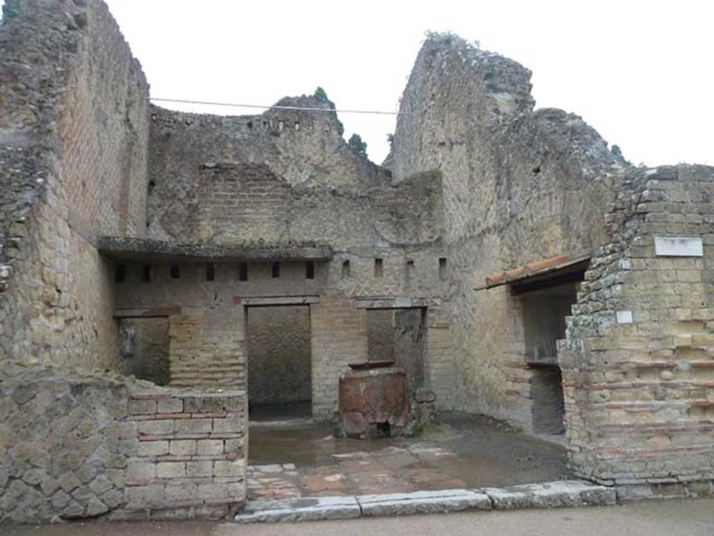 Ins. Orientalis II.5, Herculaneum. September 2015. Looking east towards entrance doorway.
The holes for the support beams and the part of the floor of the mezzanine can be seen against the east wall.
Above this, at the very top of the rear east wall are holes for support beams for an upper floor. 
