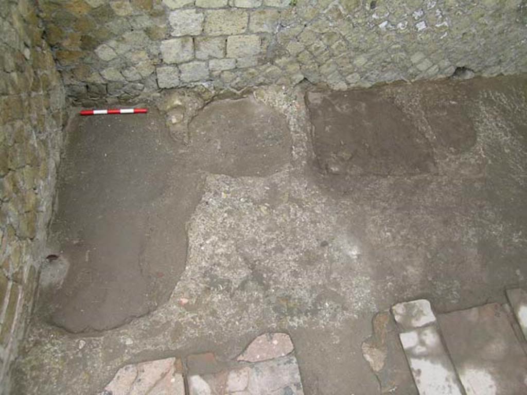 Ins Or II, 5, Herculaneum. May 2004. Looking north towards north-west corner. Photo courtesy of Nicolas Monteix.