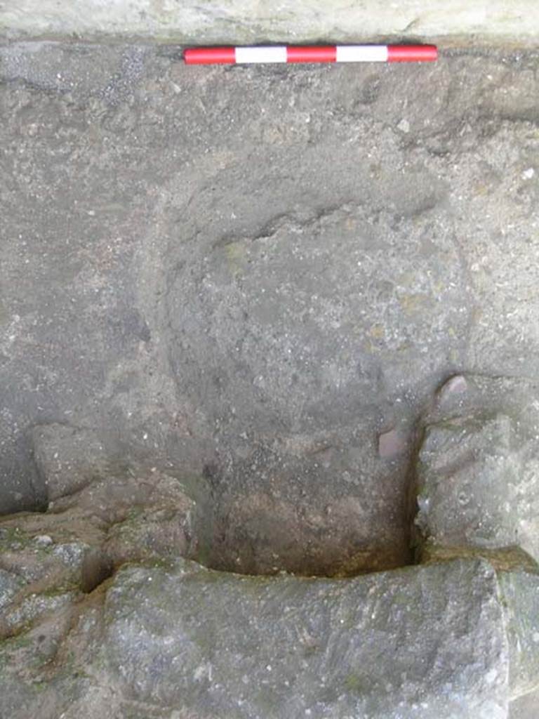 Ins Or II, 5, Herculaneum. May 2004. Area of stove/furnace. Photo courtesy of Nicolas Monteix.