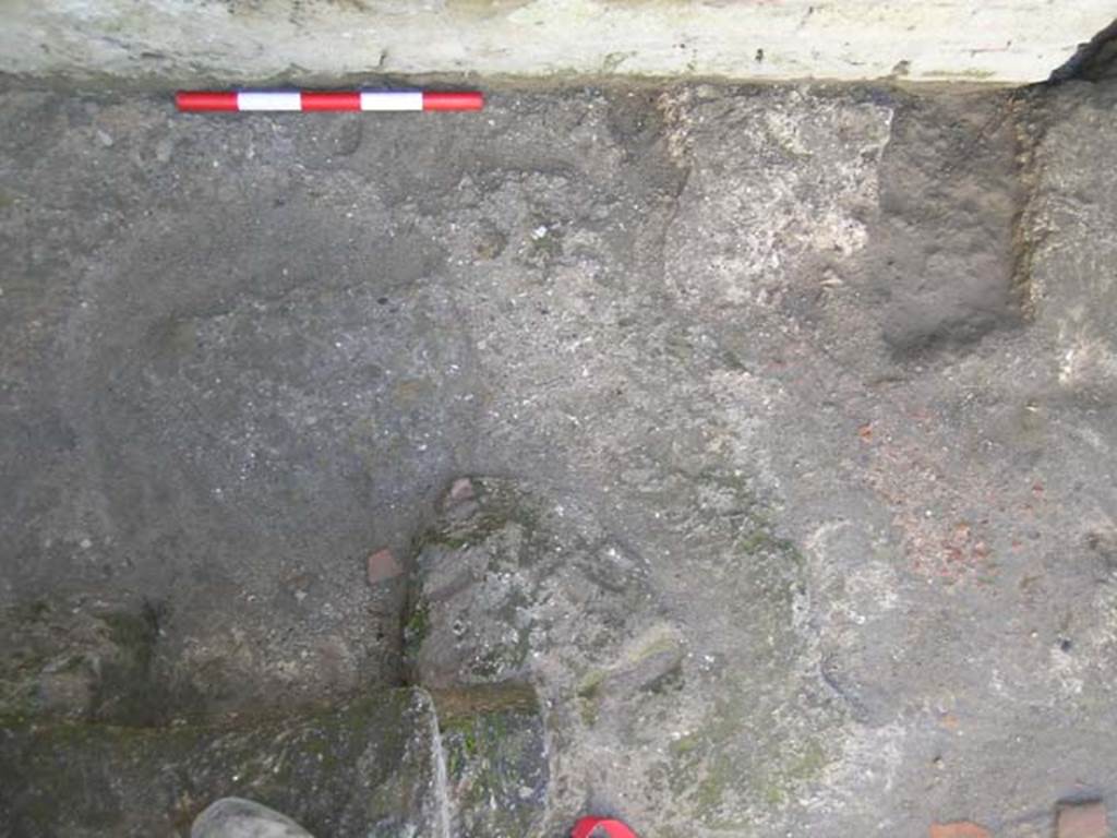 Ins Or II, 5, Herculaneum. May 2004. Area of stove/furnace and counter/podium in flooring of workshop-room.
Photo courtesy of Nicolas Monteix.
