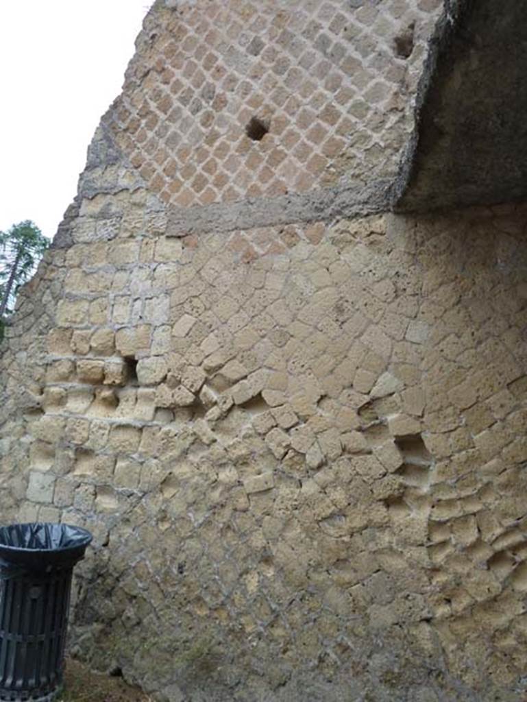 Ins. Orientalis II.5, Herculaneum. September 2015. 
North wall of workshop, with mezzanine floor, on right.
