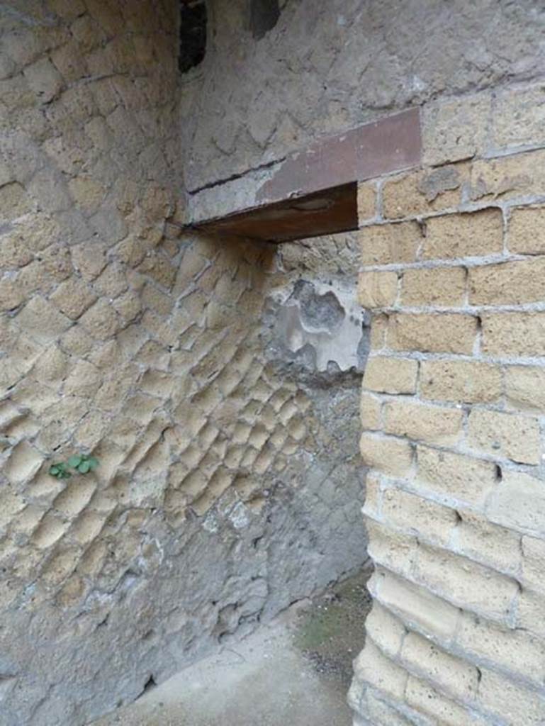 Ins. Orientalis II.5, Herculaneum. September 2015. 
Doorway to rear room in north-east corner of workshop.
