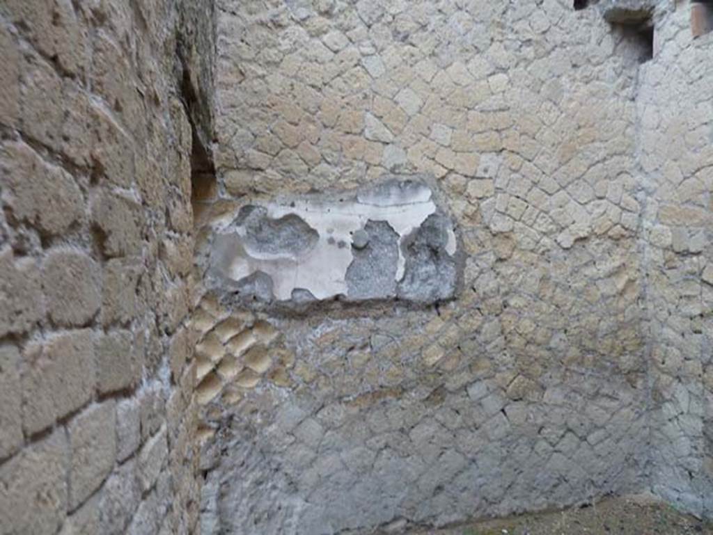 Ins. Orientalis II.5, Herculaneum. September 2015. Looking north towards wall with some remains of decoration.