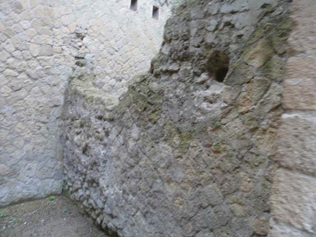 Ins. Orientalis II.5, Herculaneum. September 2015. 
Looking towards south-east corner and south wall of rear centre room.
