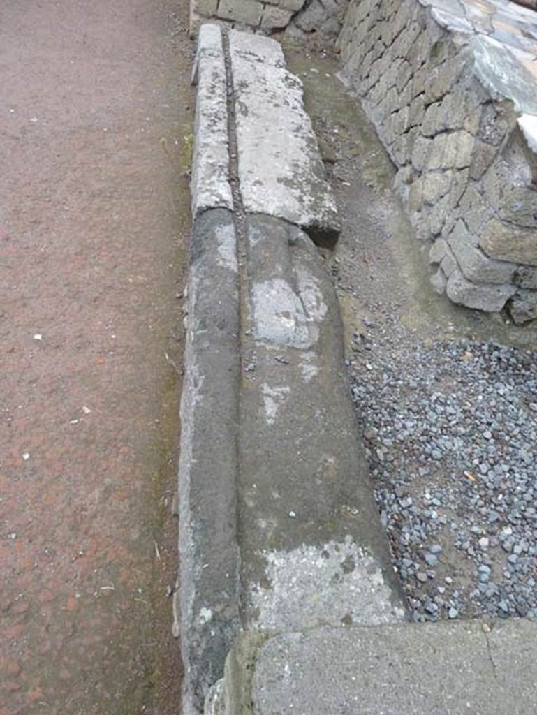 Ins. Orientalis II.6, Herculaneum. September 2015. Looking north along threshold of entrance doorway.