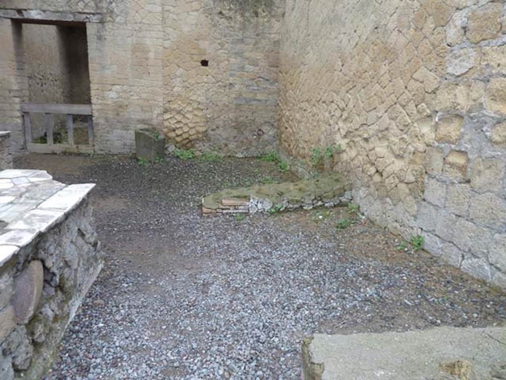 Ins. Orientalis II.6, Herculaneum. September 2015. Looking towards south-east corner of shop/bar-room.