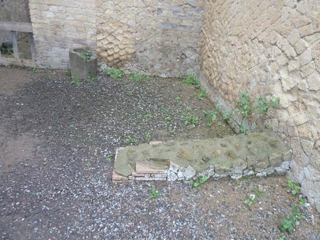 Ins. Orientalis II.6, Herculaneum. September 2015. Looking towards south-east corner of shop/bar-room.