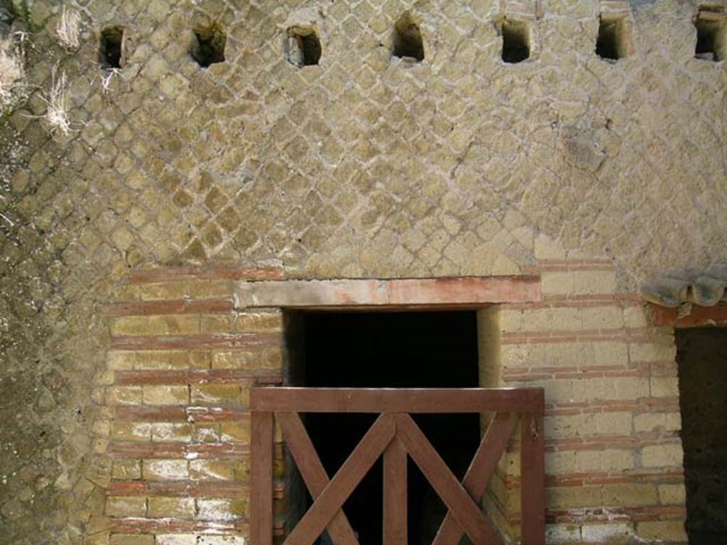 Ins Or II, 8, Herculaneum. May 2005. Doorway to oven room in north wall. Photo courtesy of Nicolas Monteix.