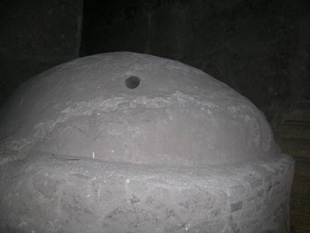 Ins Or II, 8, Herculaneum. May 2006. Detail from exterior of oven in bakery. Photo courtesy of Nicolas Monteix.