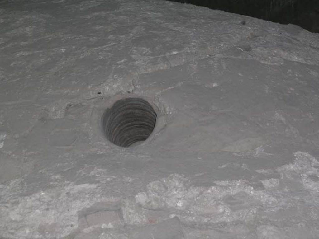 Ins Or II, 8, Herculaneum. May 2006. Detail from exterior of oven in bakery. Photo courtesy of Nicolas Monteix.