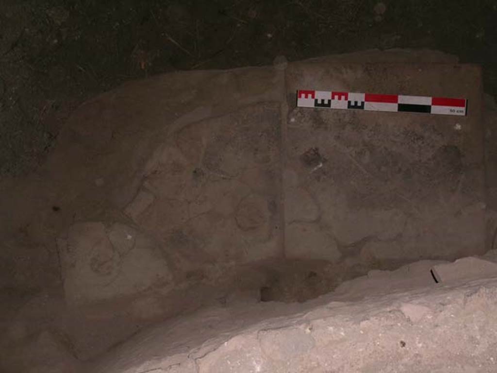 Ins Or II, 8, Herculaneum. December 2004. Detail from exterior of oven. Photo courtesy of Nicolas Monteix.