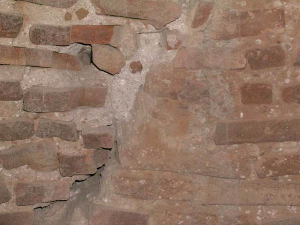 Ins Or II, 8, Herculaneum. December 2004. Detail from interior of oven. Photo courtesy of Nicolas Monteix.
