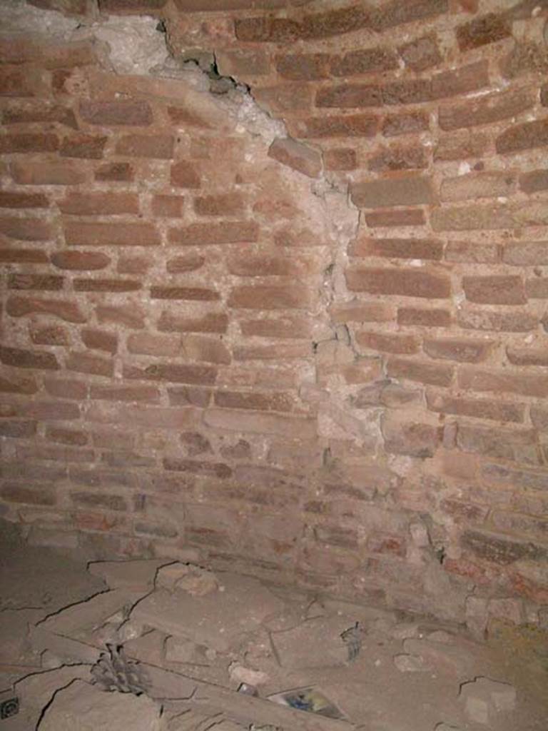 Ins Or II, 8, Herculaneum. December 2004. Detail from interior of oven. Photo courtesy of Nicolas Monteix.