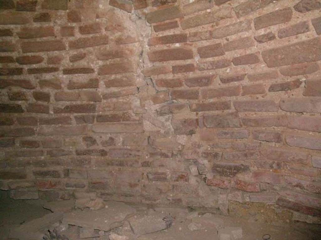 Ins Or II, 8, Herculaneum. December 2004. Detail from interior of oven. Photo courtesy of Nicolas Monteix.
