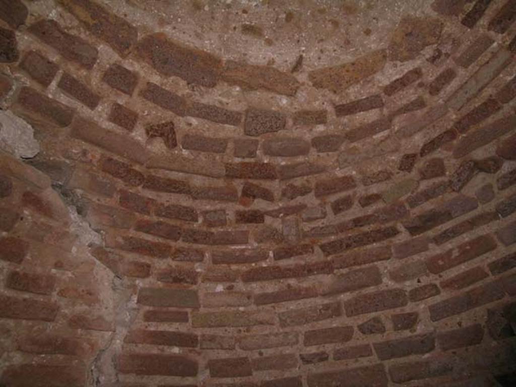 Ins Or II, 8, Herculaneum. May 2006. Detail from interior of oven. Photo courtesy of Nicolas Monteix.
