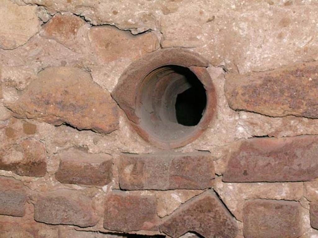 Ins Or II, 8, Herculaneum. December 2004. Detail from interior of oven. Photo courtesy of Nicolas Monteix.