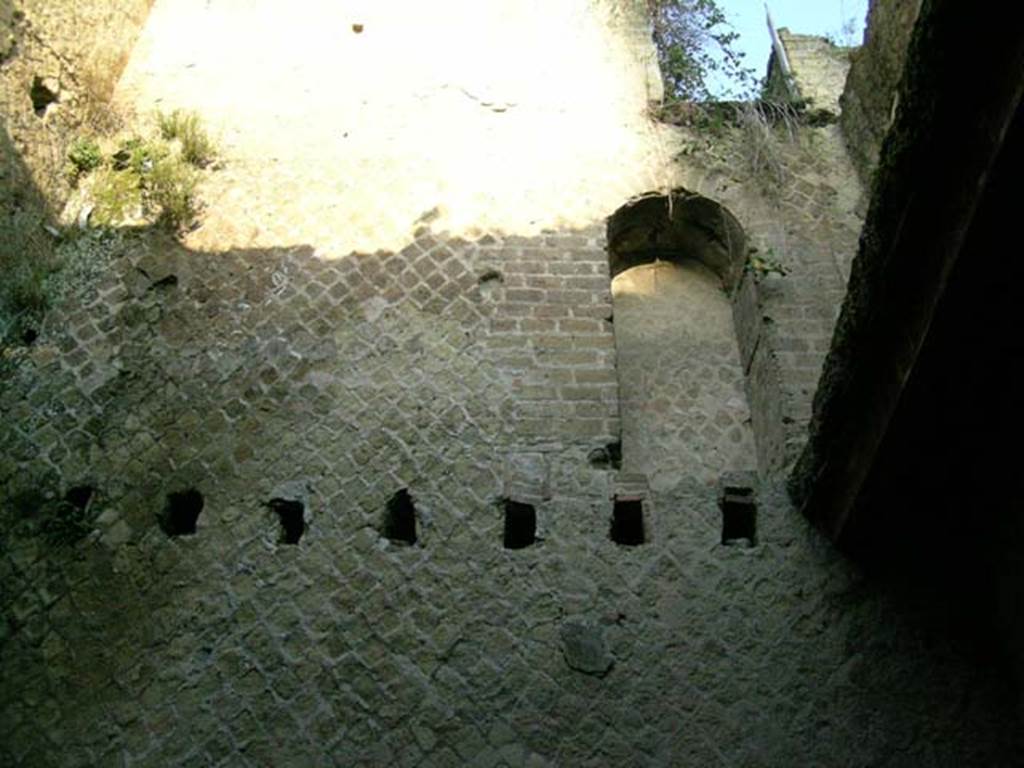 Ins Or II, 8, Herculaneum. December 2004. Upper north wall. Photo courtesy of Nicolas Monteix.