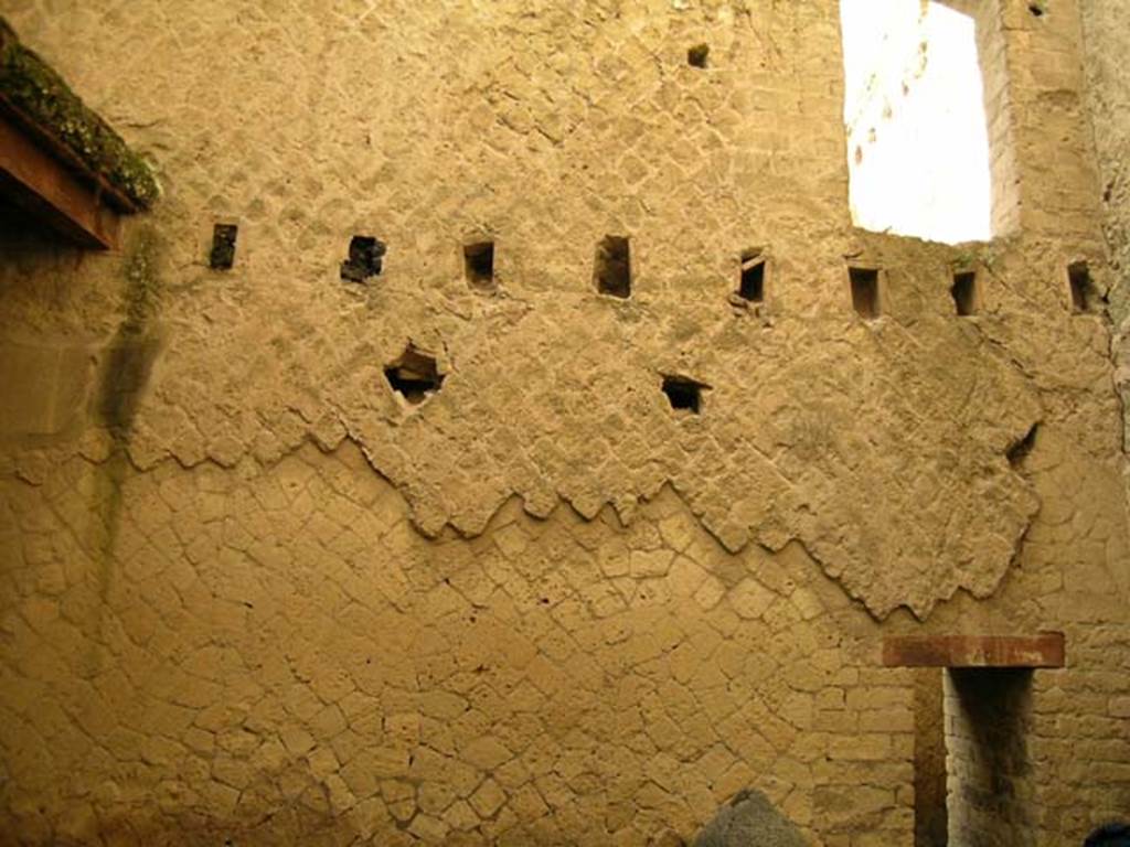 Ins Or II, 8, Herculaneum. December 2004. Looking towards south wall. Photo courtesy of Nicolas Monteix.