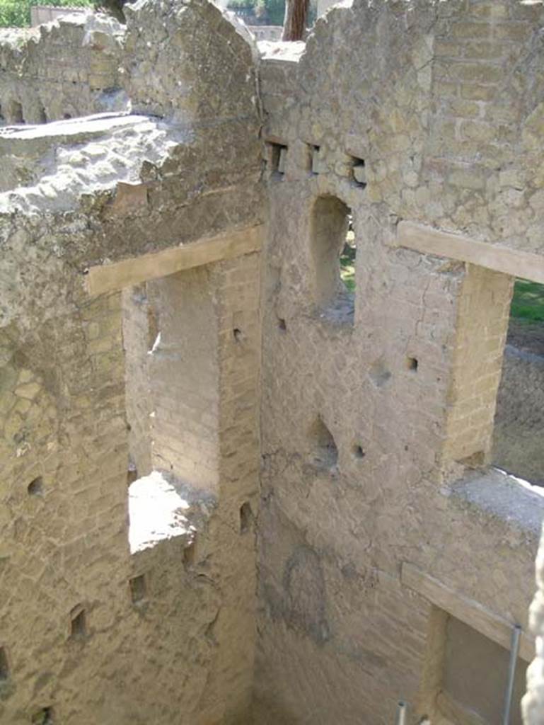 Ins. Or. II.8, Herculaneum, May 2006. Looking across from an upper floor towards south-west corner. 
Photo courtesy of Nicolas Monteix.
