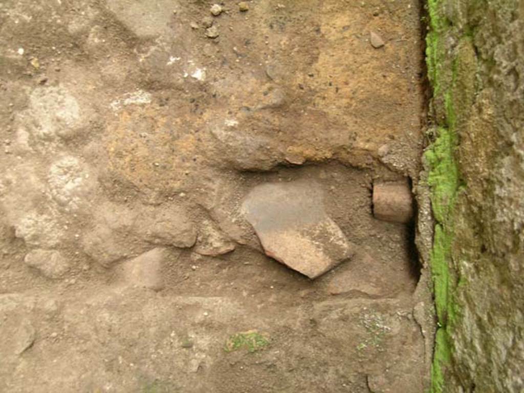 Ins Or II, 8, Herculaneum. December 2004. Detail of latrine. Photo courtesy of Nicolas Monteix.