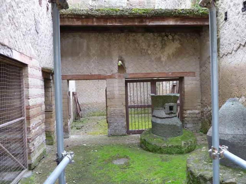 Ins. Orientalis II, 8, Herculaneum. May 2010. Looking east towards rear stable/stall.