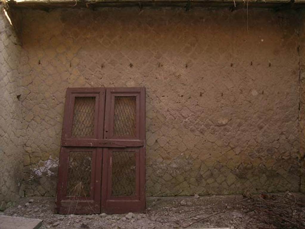 Ins Or II, 8, Herculaneum. May 2006. Looking towards east wall. Photo courtesy of Nicolas Monteix.