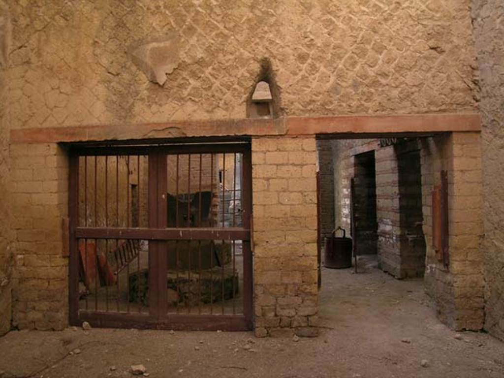 Ins Or II, 8, Herculaneum. May 2006. Looking towards west wall from rear room. Photo courtesy of Nicolas Monteix.