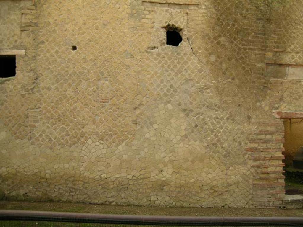 Ins Or II, 8, Herculaneum. December 2004. Faade on north side of doorway. 
Photo courtesy of Nicolas Monteix.
