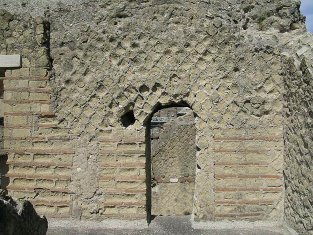 Ins.Or.II. 9/8, Herculaneum. May 2006. Upper floor, north wall, looking towards columns at Ins.Or.II.19
Photo courtesy of Nicolas Monteix.
