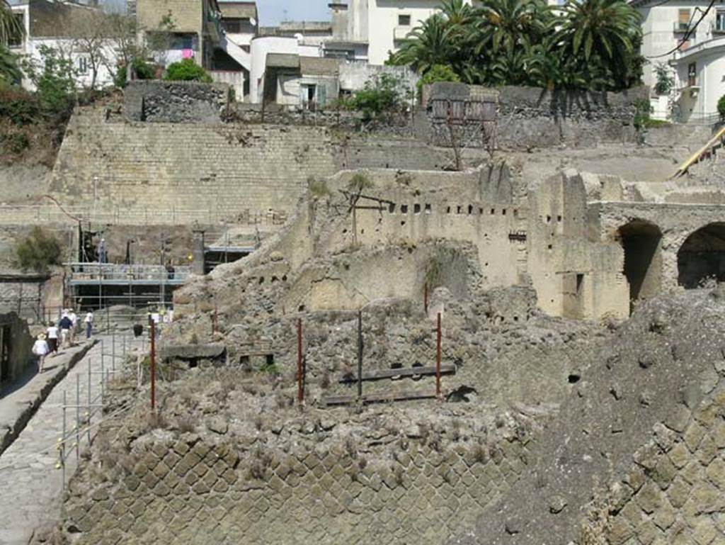 Ins.Or.II. 9/8, Herculaneum. May 2006. Looking north from upper floor of Palaestra block, with Cardo V, on left.
Photo courtesy of Nicolas Monteix.
