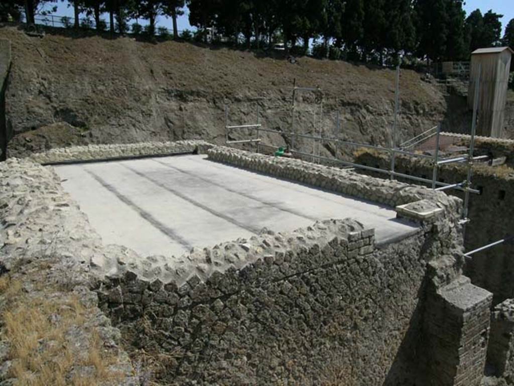 Ins Or II, 8, Herculaneum. May 2006. 
Upper floor, looking south-east across roof of Sala II on south side of apsed room, from upper floor above bakery.
Photo courtesy of Nicolas Monteix.
